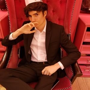 Meet your Posher, Thomas